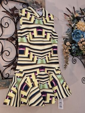 Sleeveless Geometric Mini Dress in Yellow & Mint. NWT Size Small